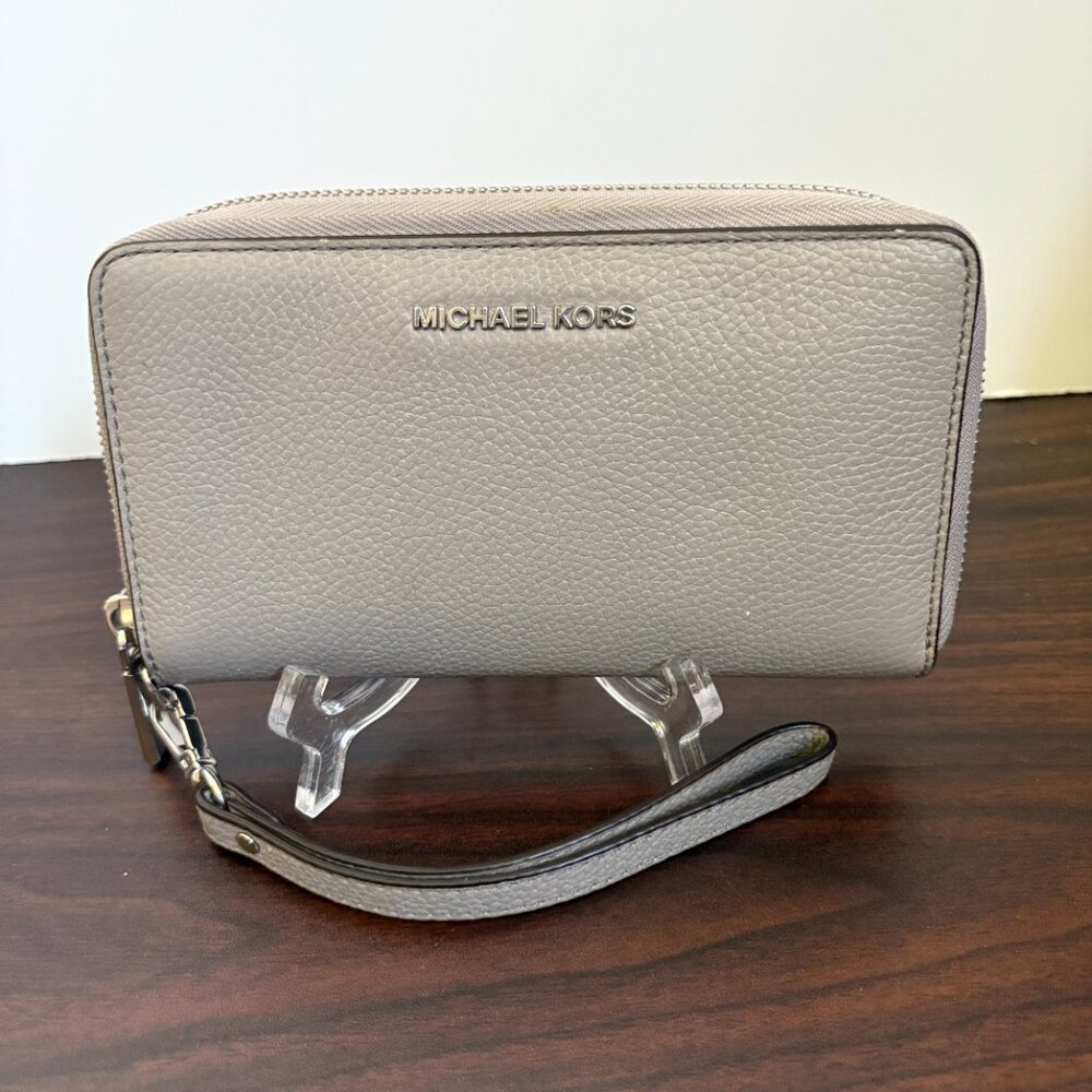 Jet Set Travel Lg. Flat Zip Pearl Grey Phone Wristlet Wallet